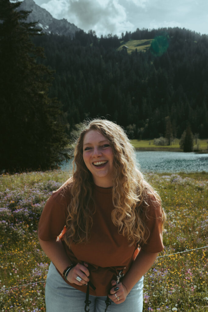 Local Switzerland Elopement Photographer in front of Swiss Alps and small lake
